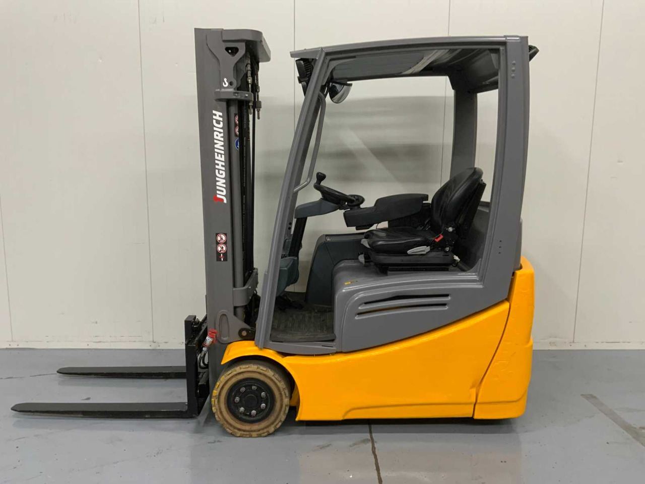 JUNGHEINRICH EFG216K - 4.6M PLYWOOD, FREE-LIFT, SIDE-SHIFT - FORKLIFT - Empilhadeira: foto 2 JUNGHEINRICH EFG216K - 4.6M PLYWOOD, FREE-LIFT, SIDE-SHIFT - FORKLIFT - Empilhadeira: foto 2