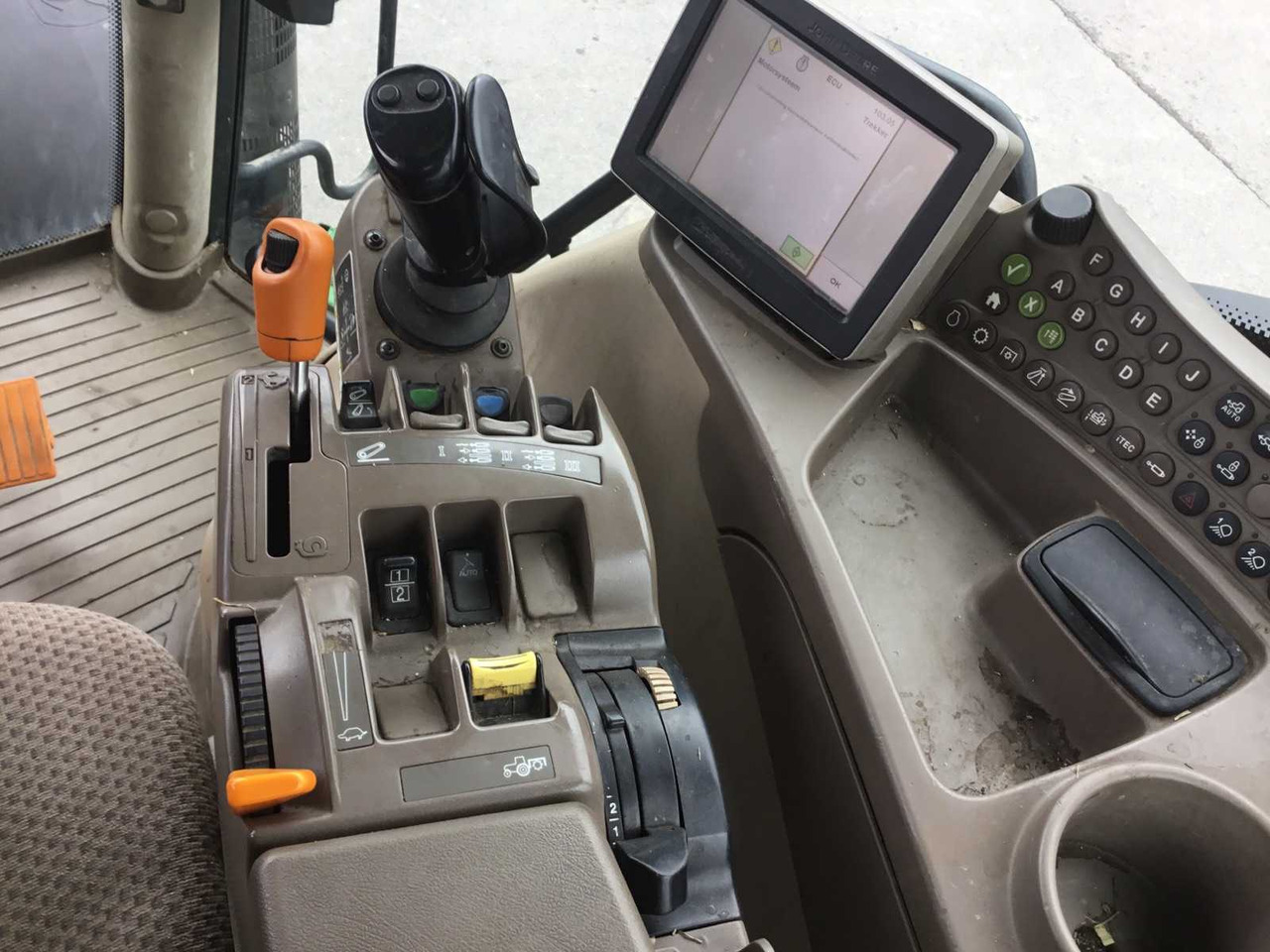 Trator John Deere 6210R: foto 20