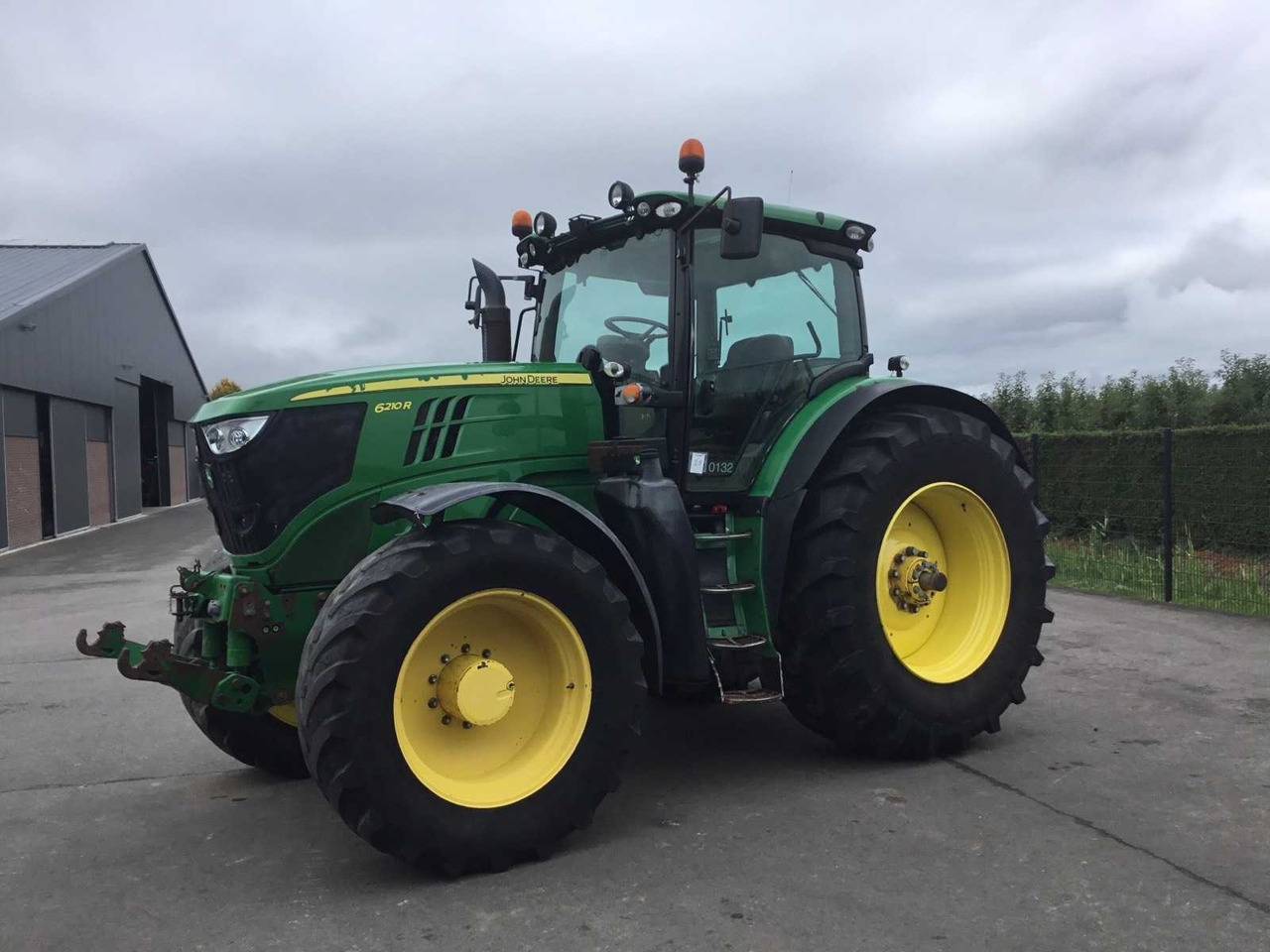 Trator John Deere 6210R: foto 9