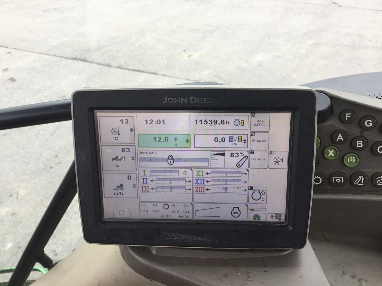 Trator John Deere 6210R: foto 21
