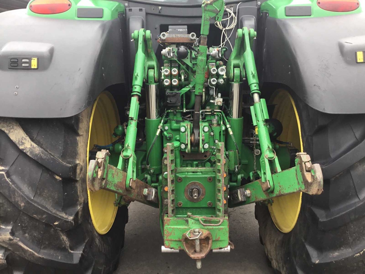 Trator John Deere 6210R: foto 8