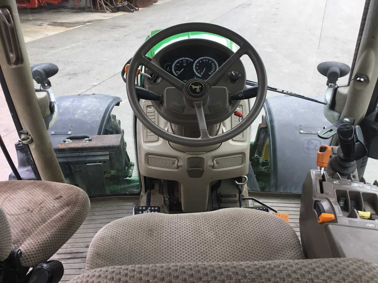 Trator John Deere 6210R: foto 27