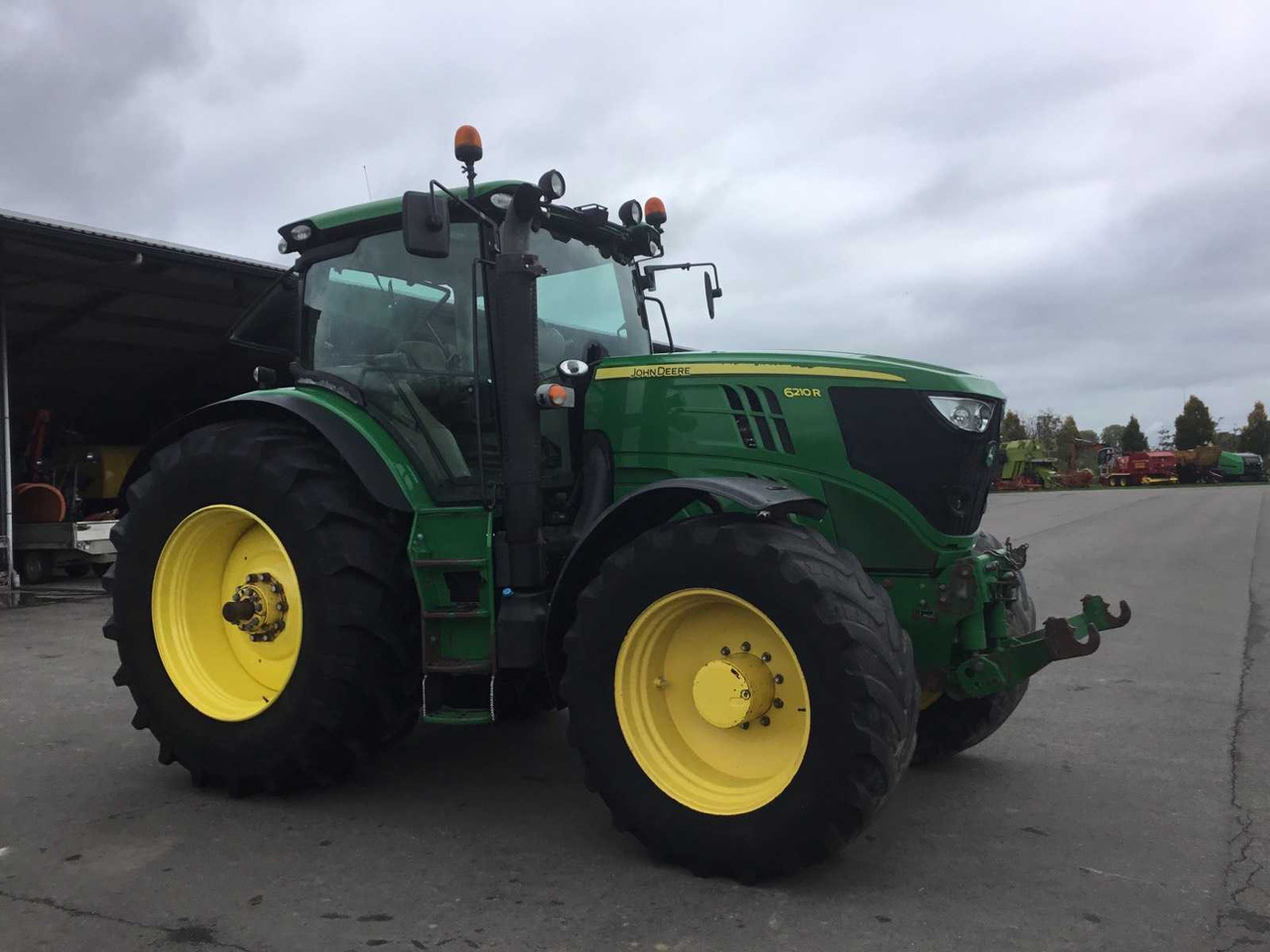 Trator John Deere 6210R: foto 30