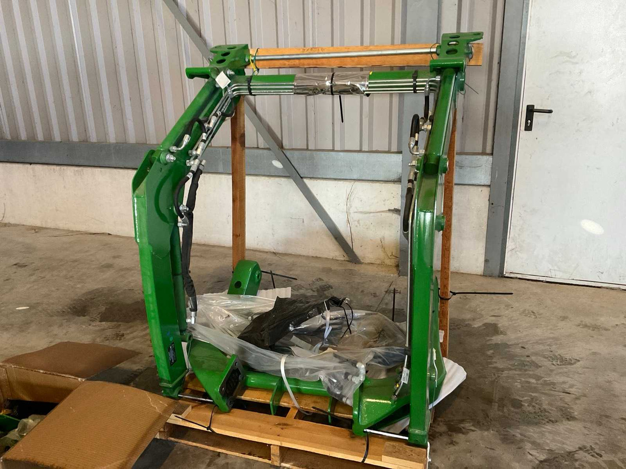 John Deere - Carregador frontal para o trator: foto 1 John Deere - Carregador frontal para o trator: foto 1