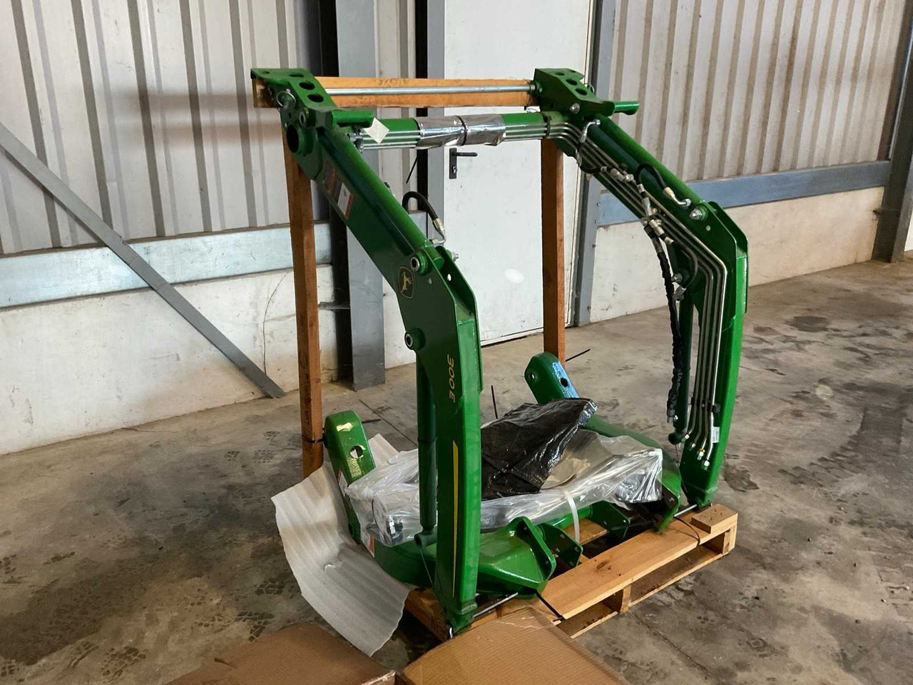 John Deere - Carregador frontal para o trator: foto 2 John Deere - Carregador frontal para o trator: foto 2