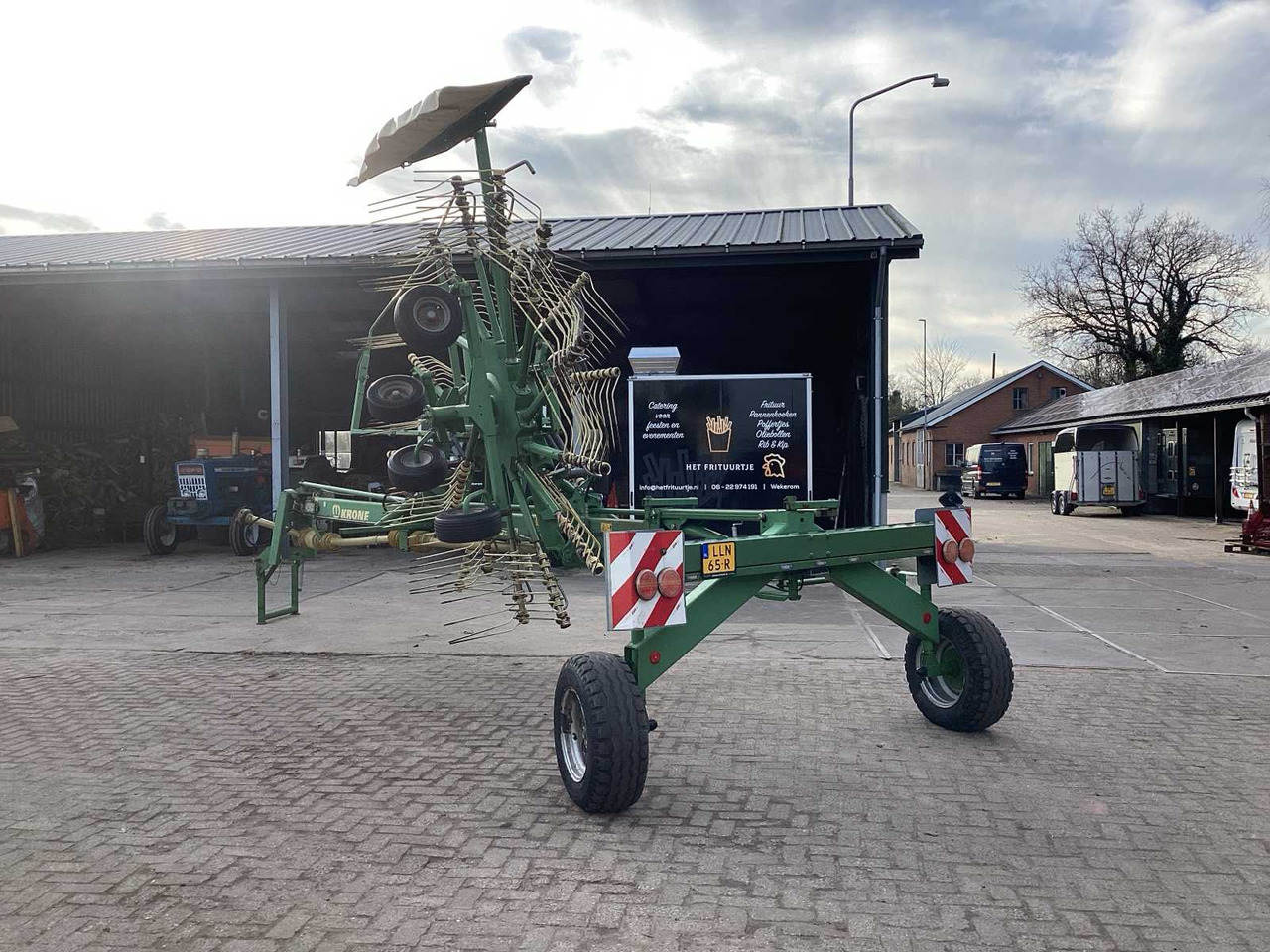 Krone SWADRO - Máquina para produção de feno: foto 5 Krone SWADRO - Máquina para produção de feno: foto 5