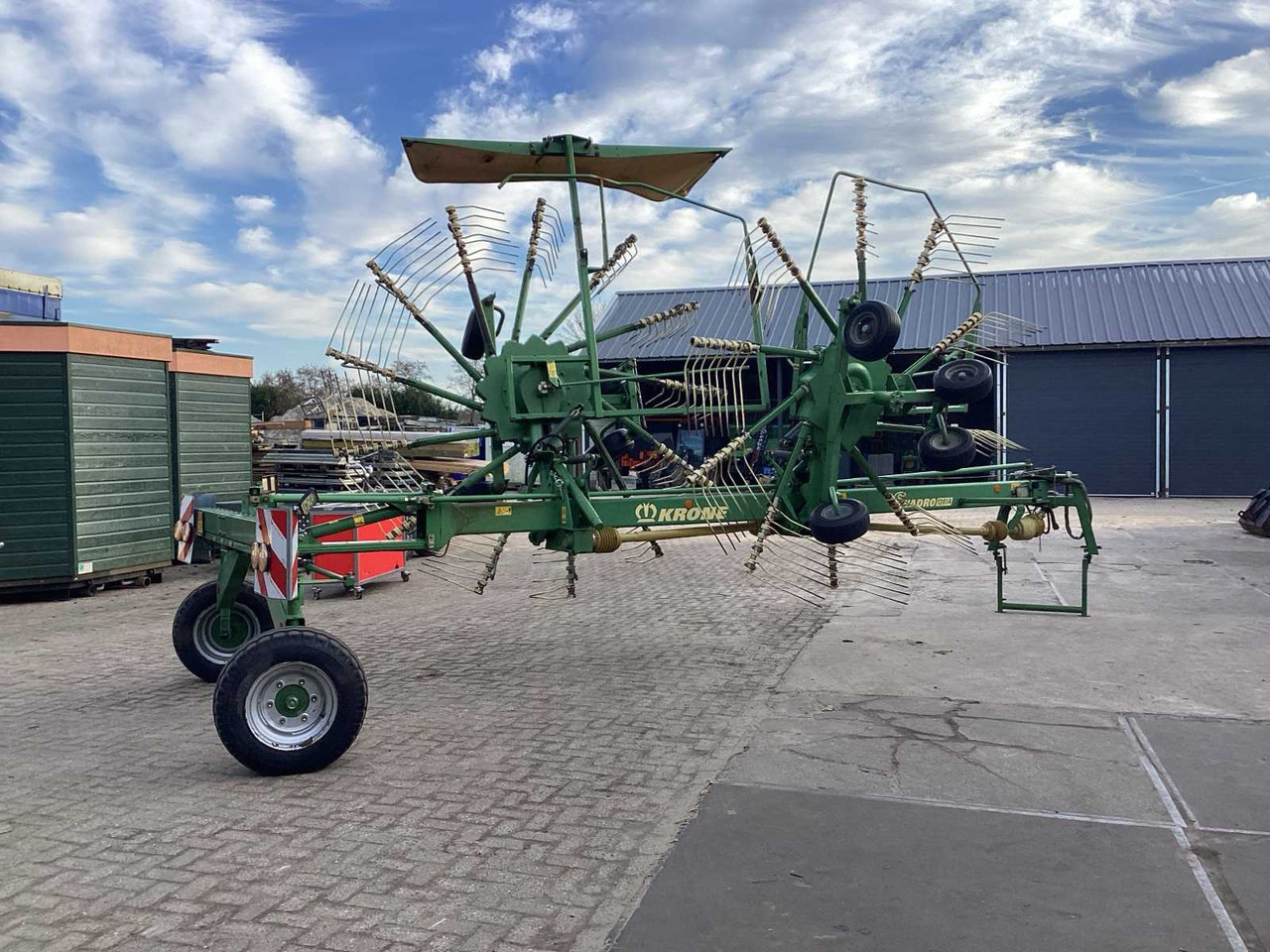 Krone SWADRO - Máquina para produção de feno: foto 3 Krone SWADRO - Máquina para produção de feno: foto 3