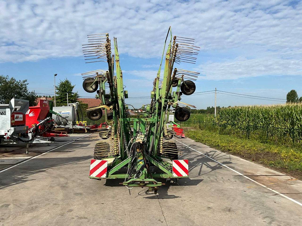 Krone Swadro 1250 - Máquina para produção de feno: foto 2 Krone Swadro 1250 - Máquina para produção de feno: foto 2