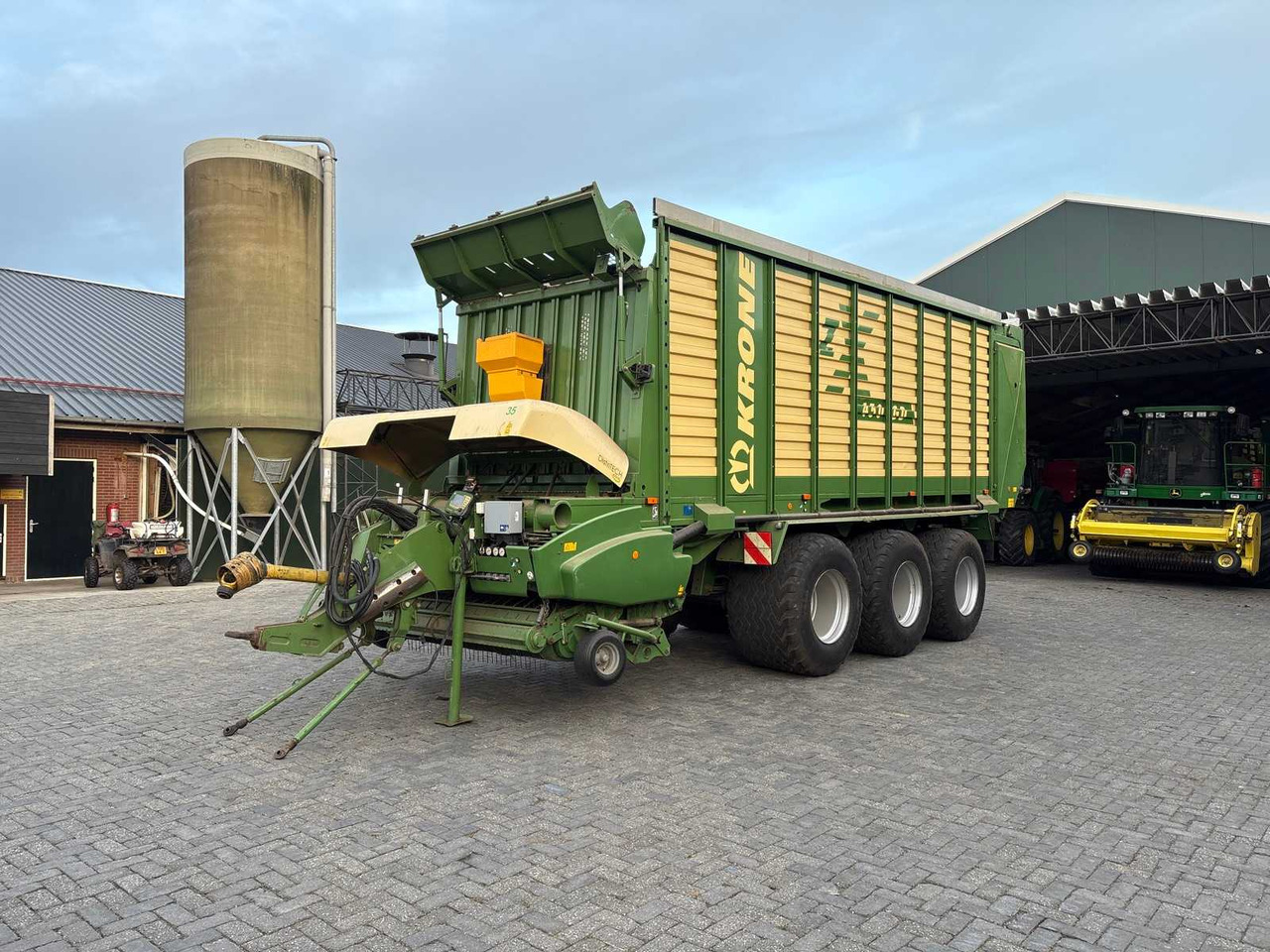 Krone ZX 450 - Autocarregadora: foto 1 Krone ZX 450 - Autocarregadora: foto 1