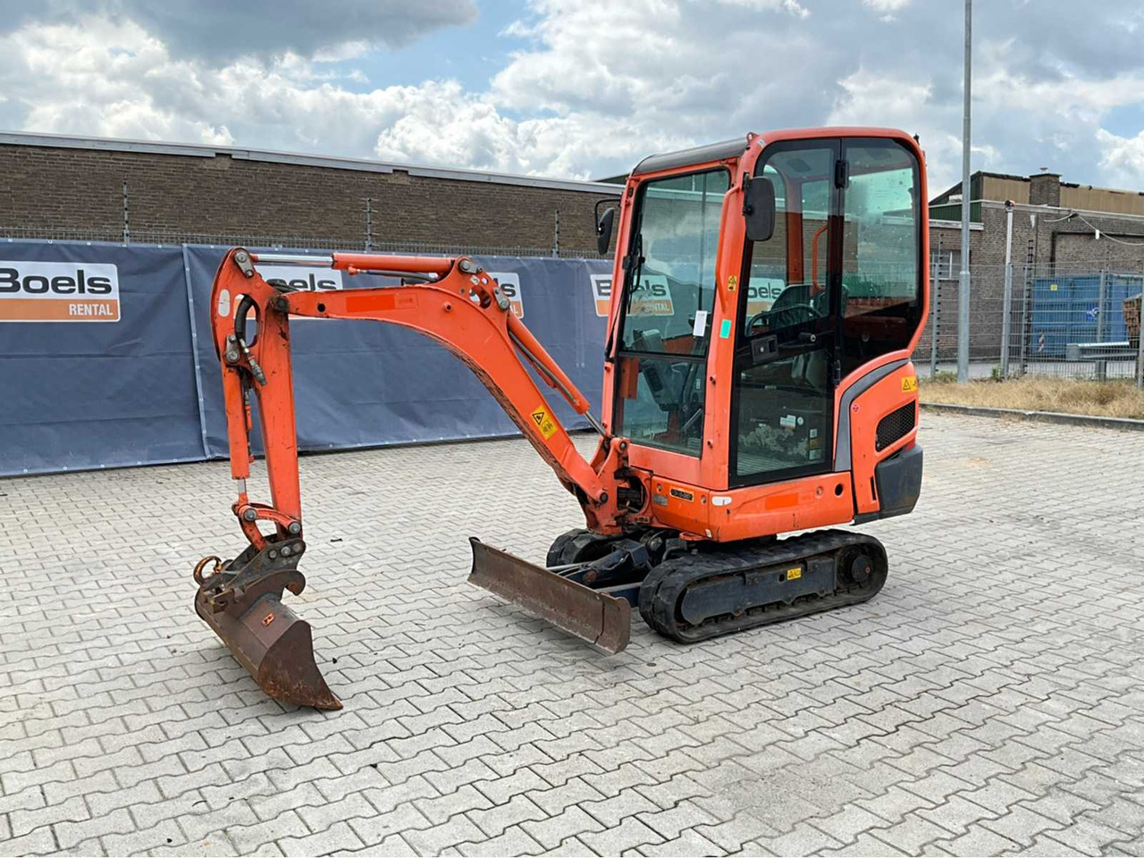 Kubota KX016-4G - Mini escavadeira: foto 1 Kubota KX016-4G - Mini escavadeira: foto 1