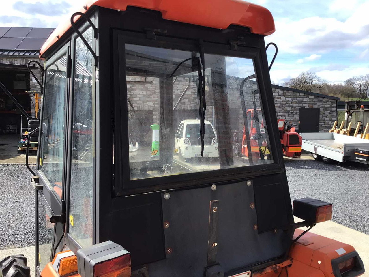 Kubota L1 24 - Trator: foto 5 Kubota L1 24 - Trator: foto 5