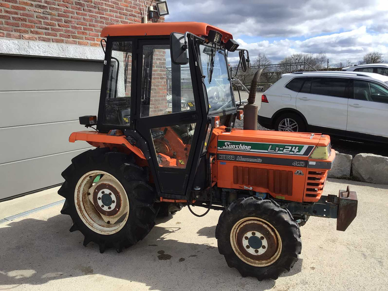 Kubota L1 24 - Trator: foto 2 Kubota L1 24 - Trator: foto 2