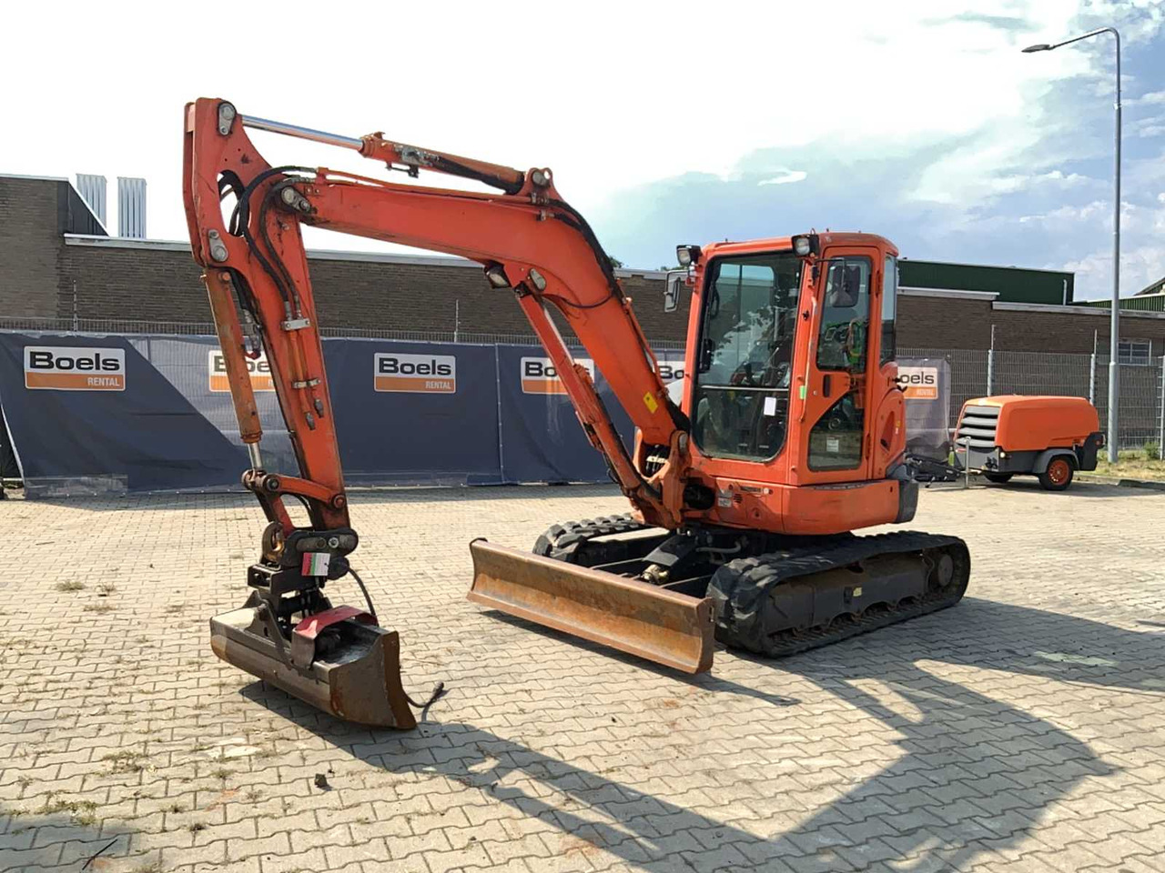 Kubota U55-4 KGLS2 - Mini escavadeira: foto 1 Kubota U55-4 KGLS2 - Mini escavadeira: foto 1