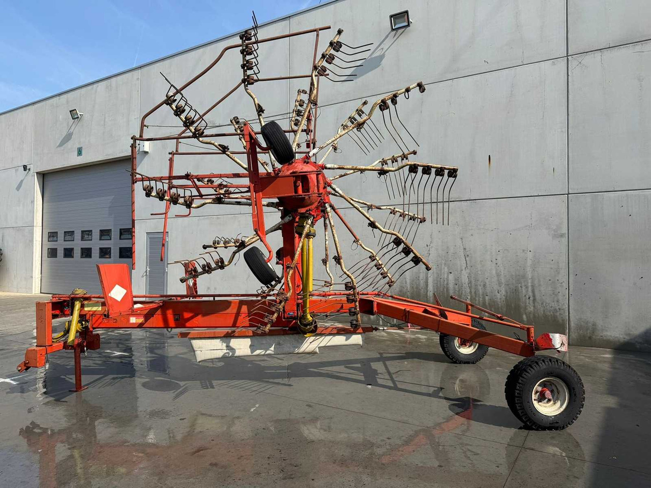 Kuhn GA7301 - Máquina para produção de feno: foto 1 Kuhn GA7301 - Máquina para produção de feno: foto 1