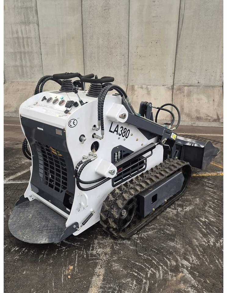 LADYS - 2025 - LA380 - SKID STEER LOADER - Mini carregadeira de esteiras: foto 2 LADYS - 2025 - LA380 - SKID STEER LOADER - Mini carregadeira de esteiras: foto 2