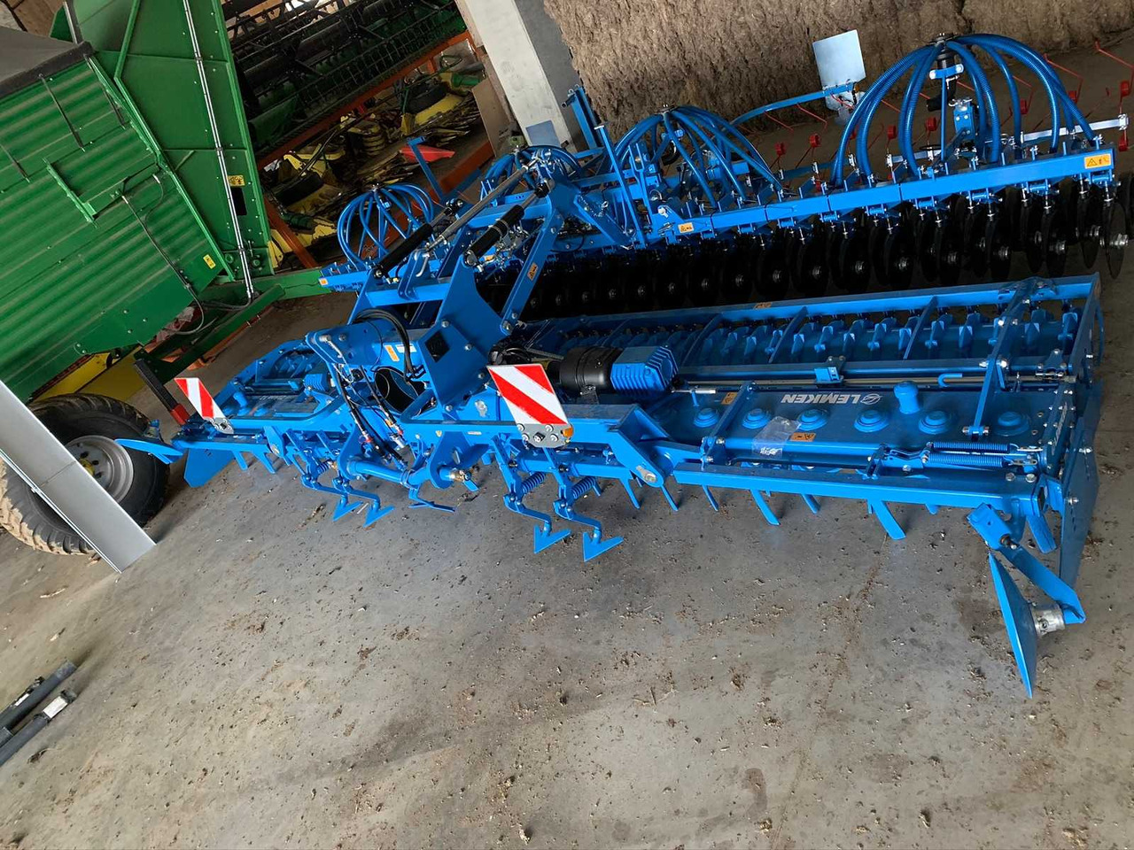 LEMKEN SOLITAIR + ZIRKON + FRONT TANK Solitair 12K/600 + Zirkon 12K/600 + Front Tank Solitair 23 - Máquina para semear: foto 5 LEMKEN SOLITAIR + ZIRKON + FRONT TANK Solitair 12K/600 + Zirkon 12K/600 + Front Tank Solitair 23 - Máquina para semear: foto 5