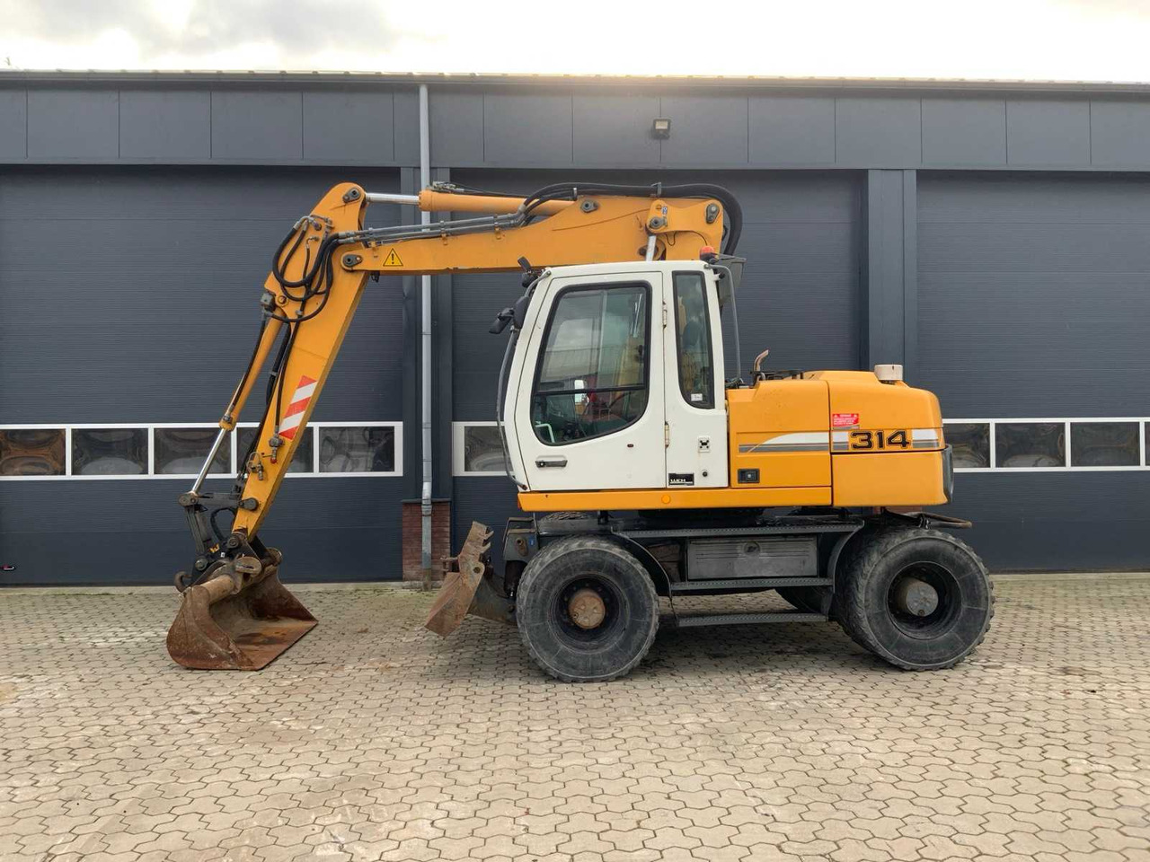 Liebherr A314 Litronic - Escavadeira de rodas: foto 3 Liebherr A314 Litronic - Escavadeira de rodas: foto 3