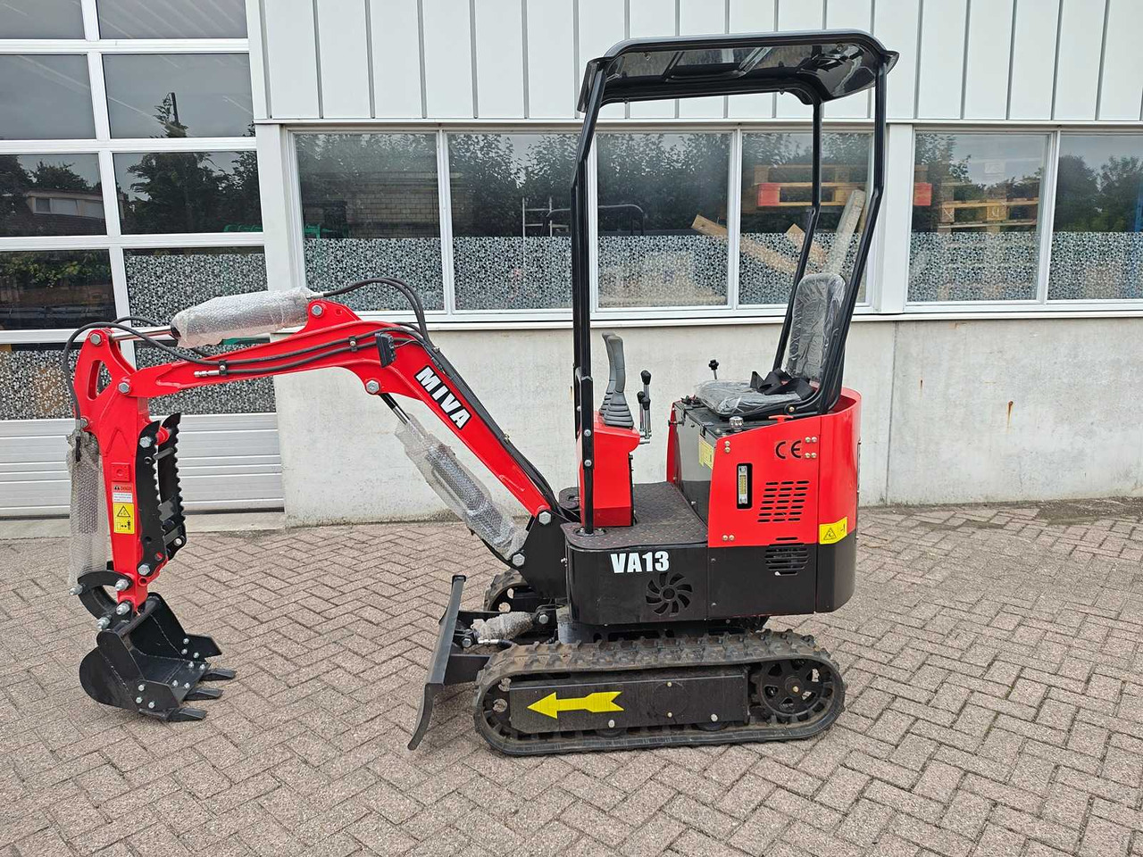 MIVA - 2025 - VA13 - MINI EXCAVATOR - Mini escavadeira: foto 2 MIVA - 2025 - VA13 - MINI EXCAVATOR - Mini escavadeira: foto 2