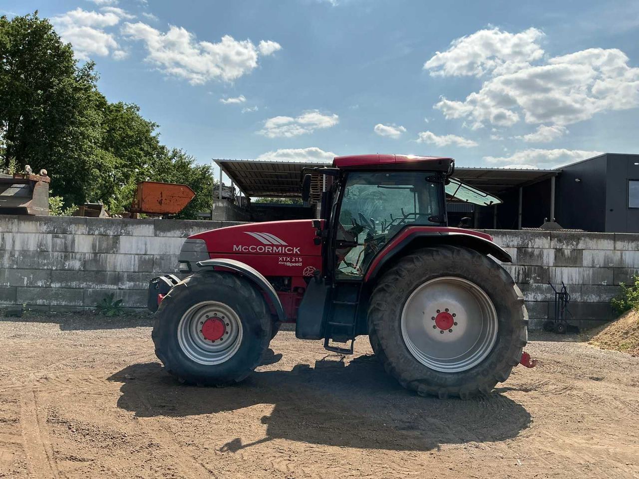 McCormick XTX215 - Trator: foto 2 McCormick XTX215 - Trator: foto 2