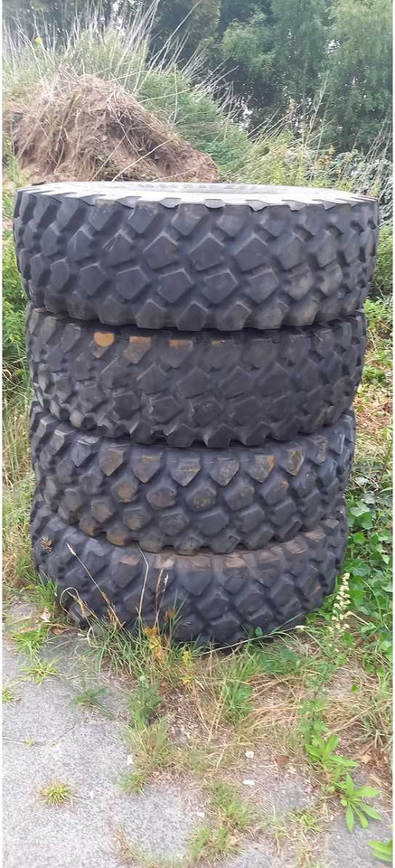 Michelin 14.00 R 20 XZL - Jantes e pneus de Trator: foto 2 Michelin 14.00 R 20 XZL - Jantes e pneus de Trator: foto 2