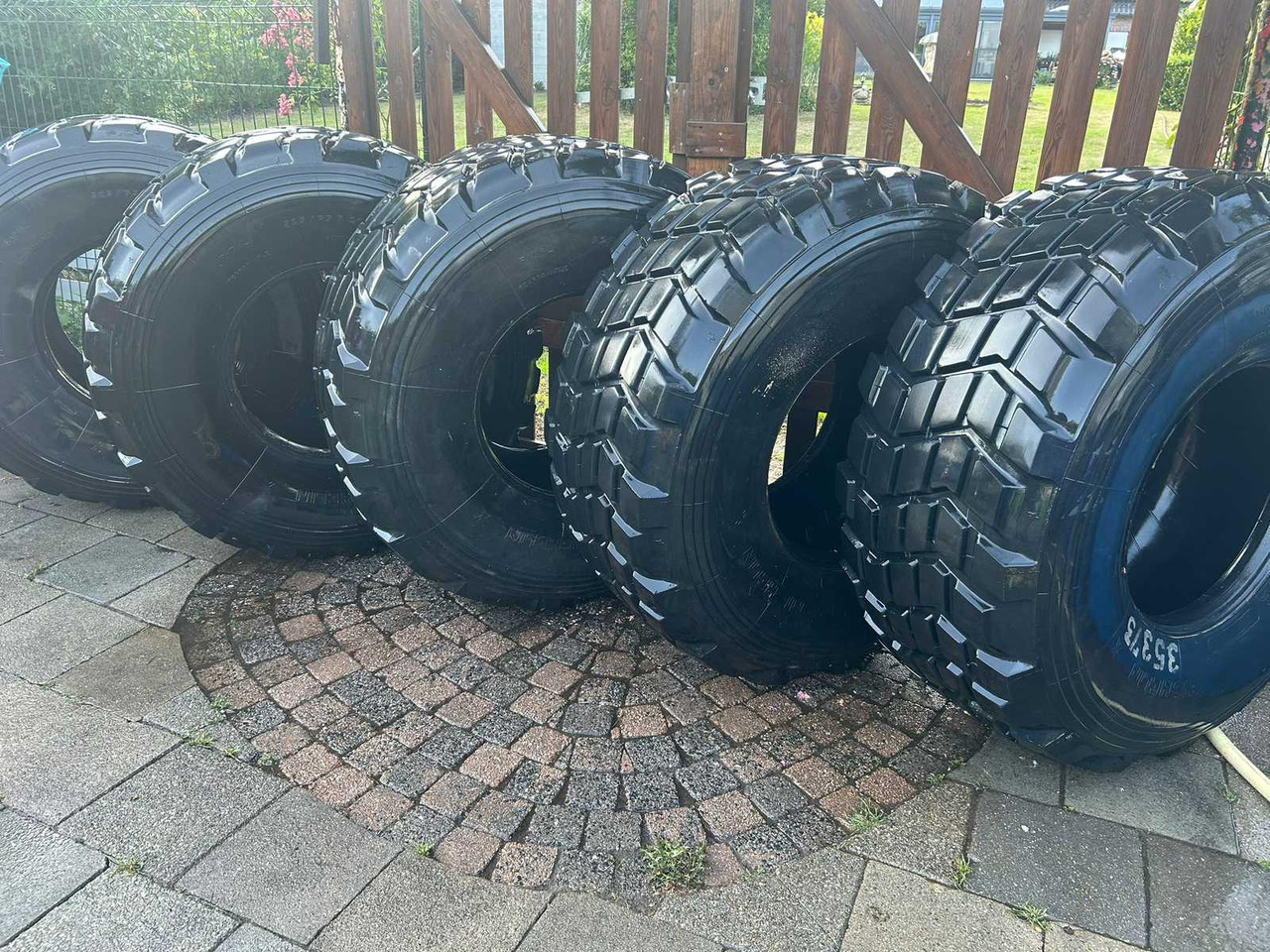 Michelin - Jantes e pneus de Trator: foto 1 Michelin - Jantes e pneus de Trator: foto 1