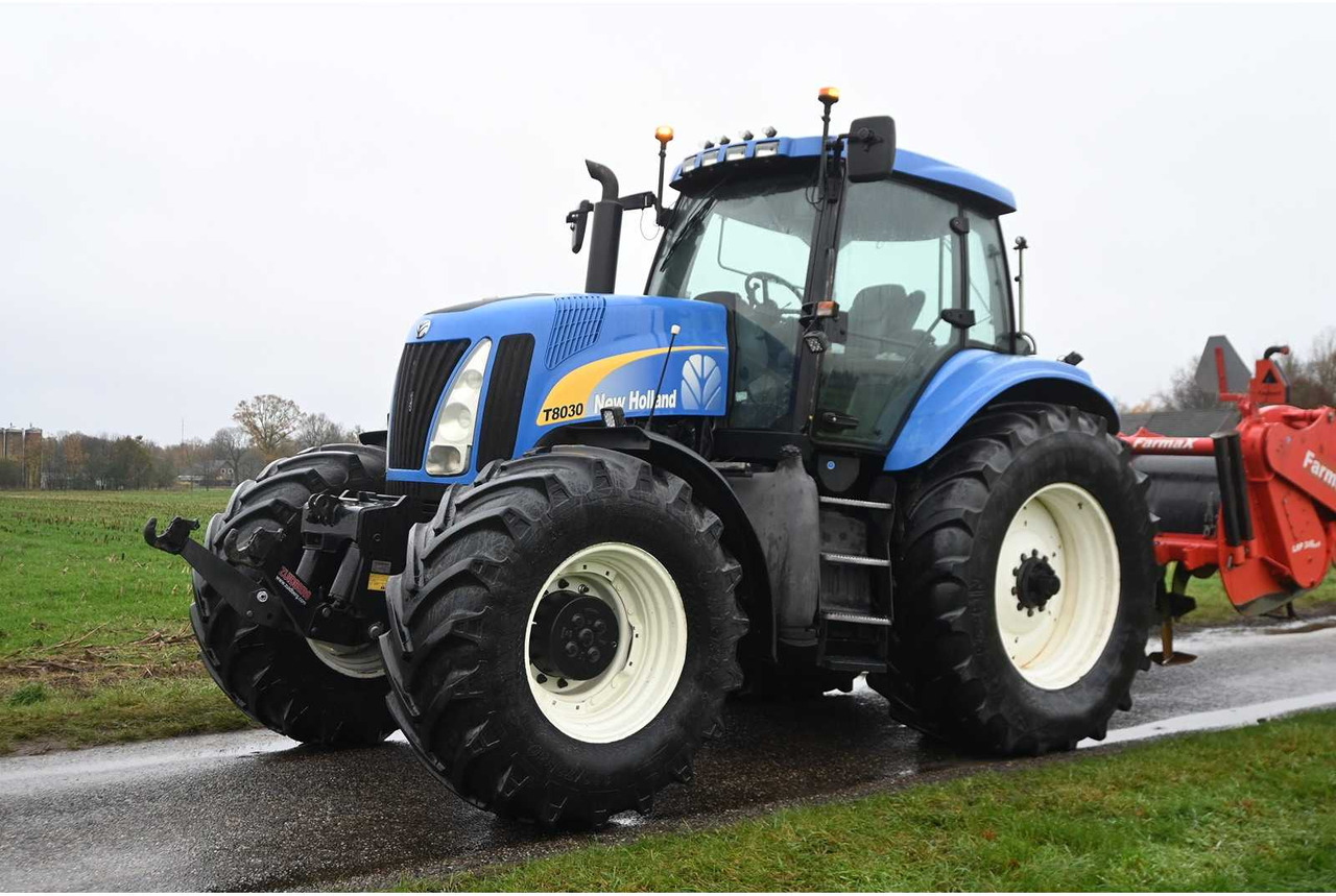NEW HOLLAND - 2003 - TG230 - ALL-WHEEL DRIVE FARM TRACTOR - Trator: foto 1 NEW HOLLAND - 2003 - TG230 - ALL-WHEEL DRIVE FARM TRACTOR - Trator: foto 1