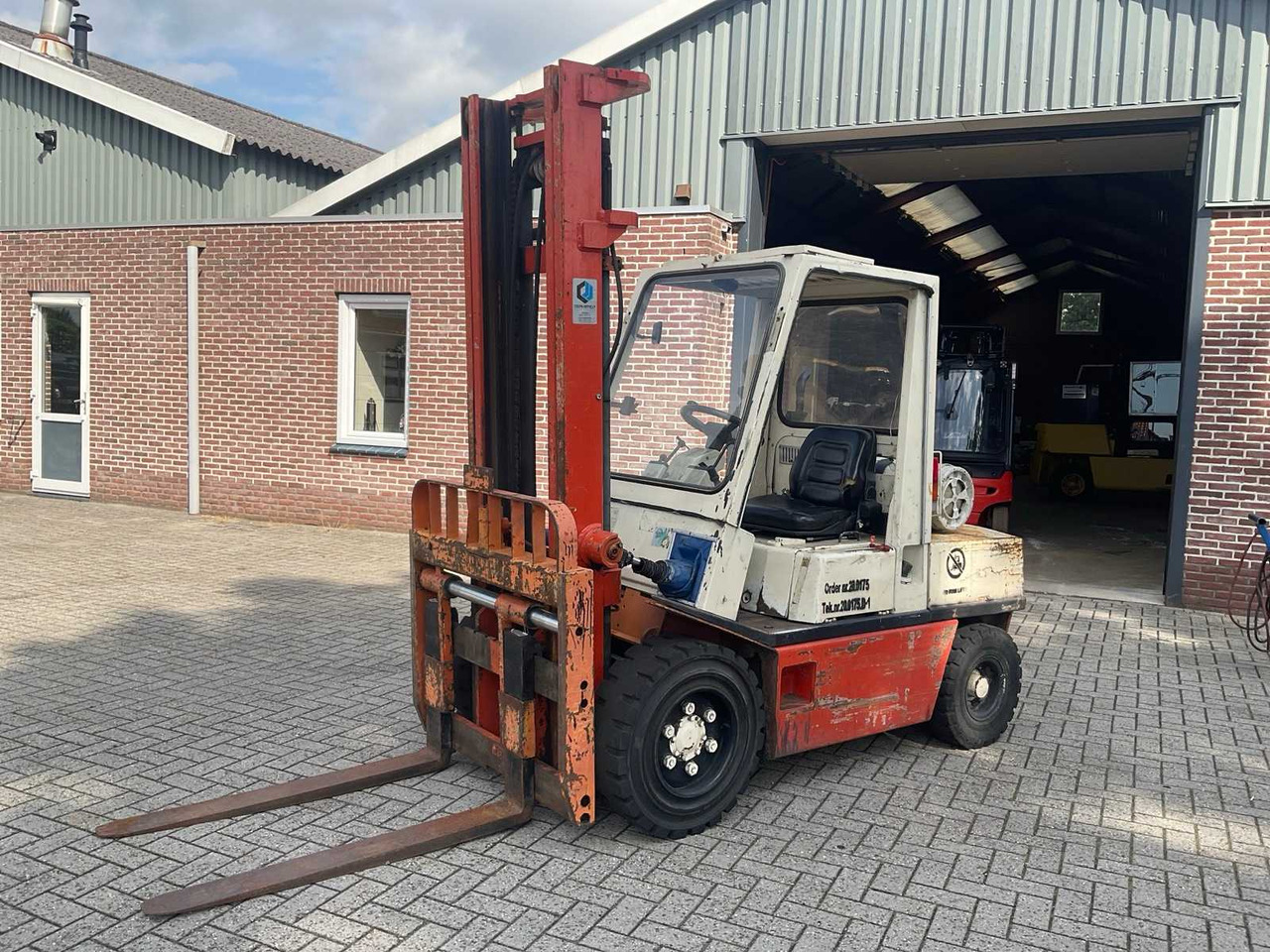 NISSAN RGH 02A-30U FORKLIFT - Empilhadeira: foto 1 NISSAN RGH 02A-30U FORKLIFT - Empilhadeira: foto 1