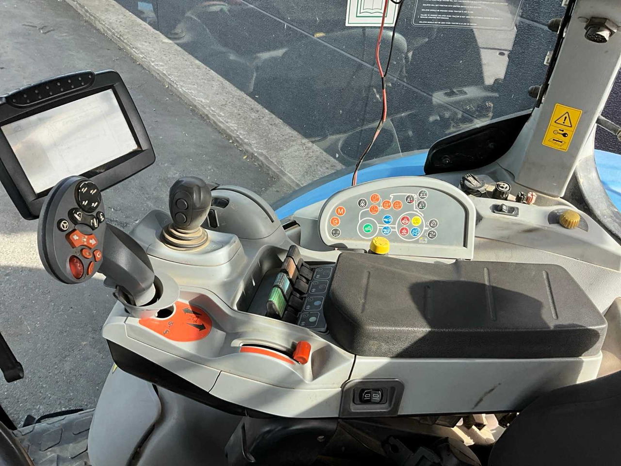 Trator New Holland T7030: foto 16