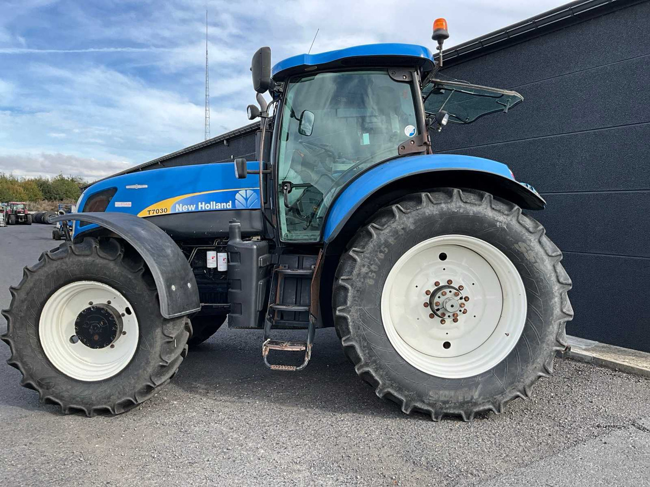 Trator New Holland T7030: foto 7