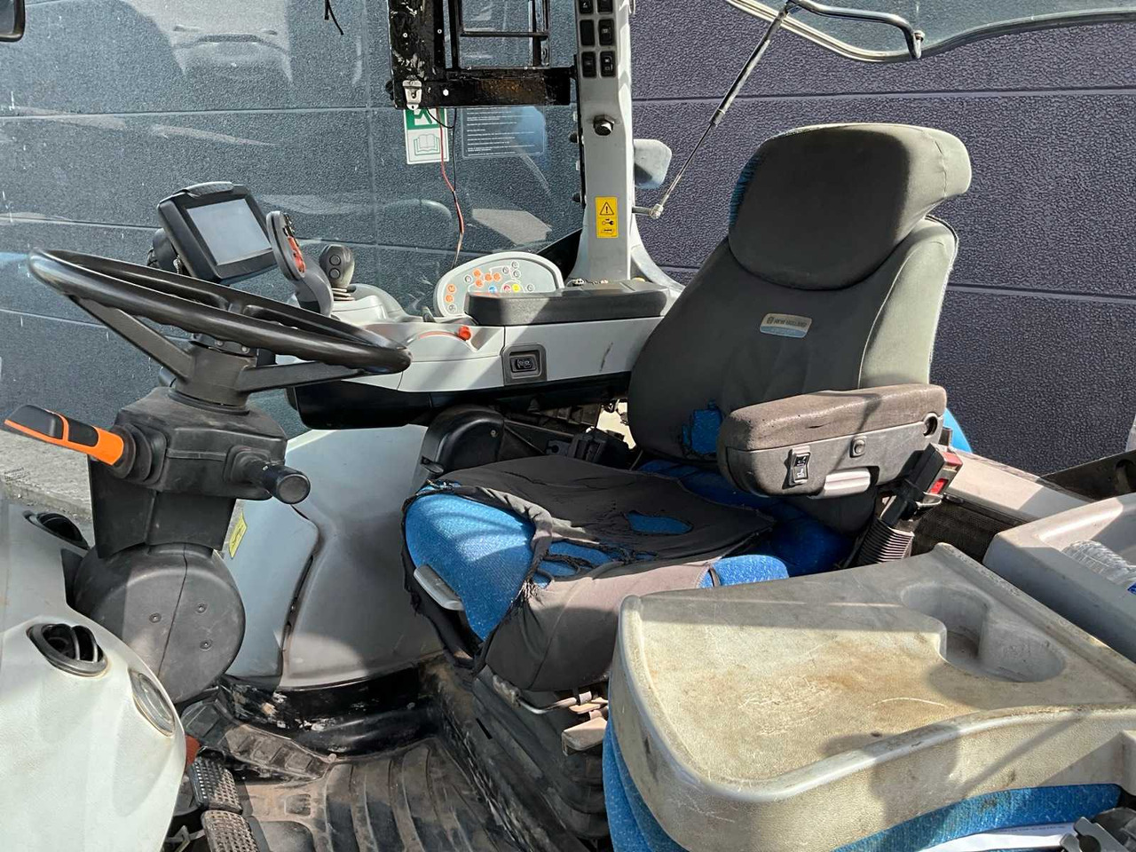 Trator New Holland T7030: foto 15