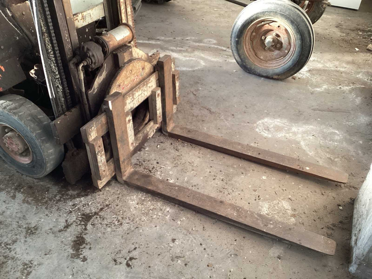 OM FORKLIFT - Empilhadeira: foto 2 OM FORKLIFT - Empilhadeira: foto 2