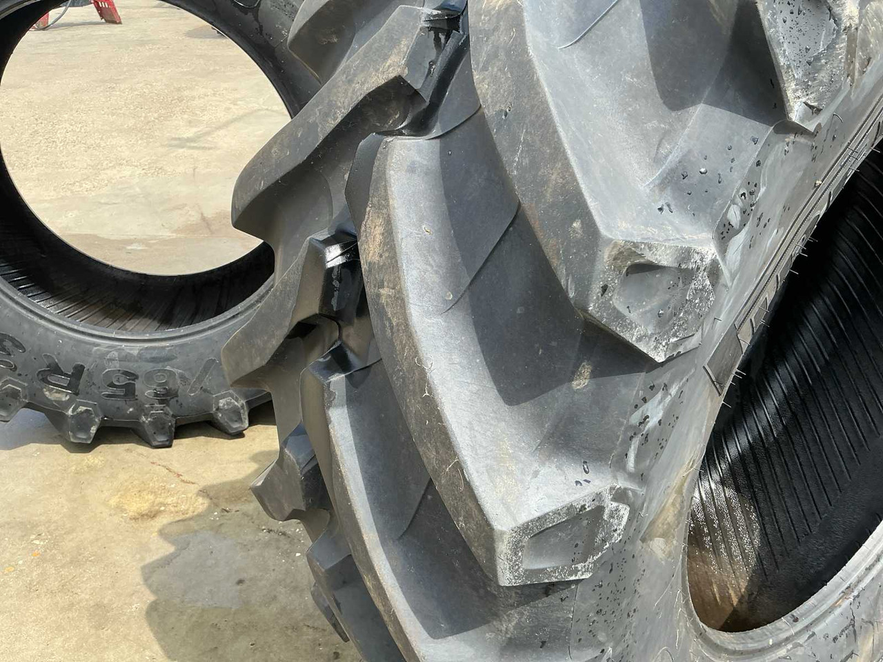 Pirelli TM800 - Jantes e pneus de Trator: foto 3 Pirelli TM800 - Jantes e pneus de Trator: foto 3