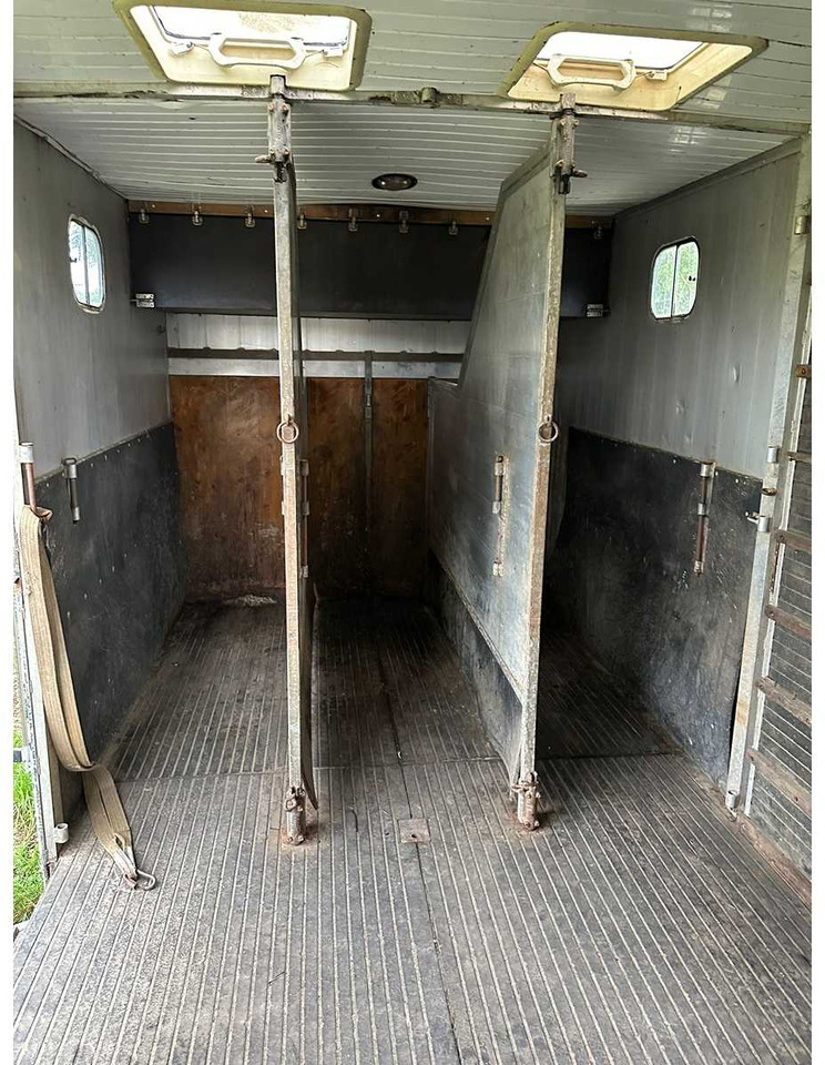 2002 VOLVO FL220 FL6H42R HORSE TRUCK - Reboque: foto 3 2002 VOLVO FL220 FL6H42R HORSE TRUCK - Reboque: foto 3