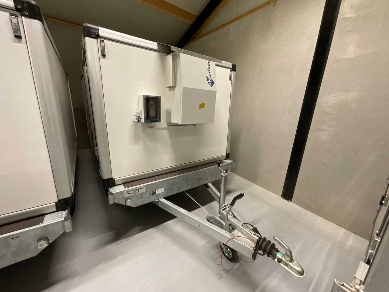 2023 EDUARD 4 TRAILER WITH KEYFROST FRIDGE FREEZER BODY - Reboque: foto 2 2023 EDUARD 4 TRAILER WITH KEYFROST FRIDGE FREEZER BODY - Reboque: foto 2