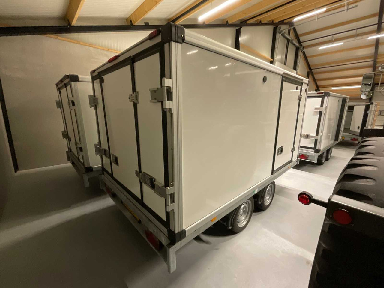 2023 EDUARD 4 TRAILER WITH KEYFROST FRIDGE FREEZER BODY - Reboque: foto 3 2023 EDUARD 4 TRAILER WITH KEYFROST FRIDGE FREEZER BODY - Reboque: foto 3