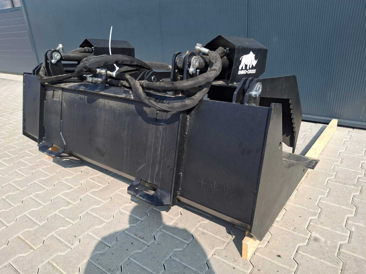 Rhino-cross 72 inch grapple Bucket - Maquina para lavrar a terra: foto 2 Rhino-cross 72 inch grapple Bucket - Maquina para lavrar a terra: foto 2