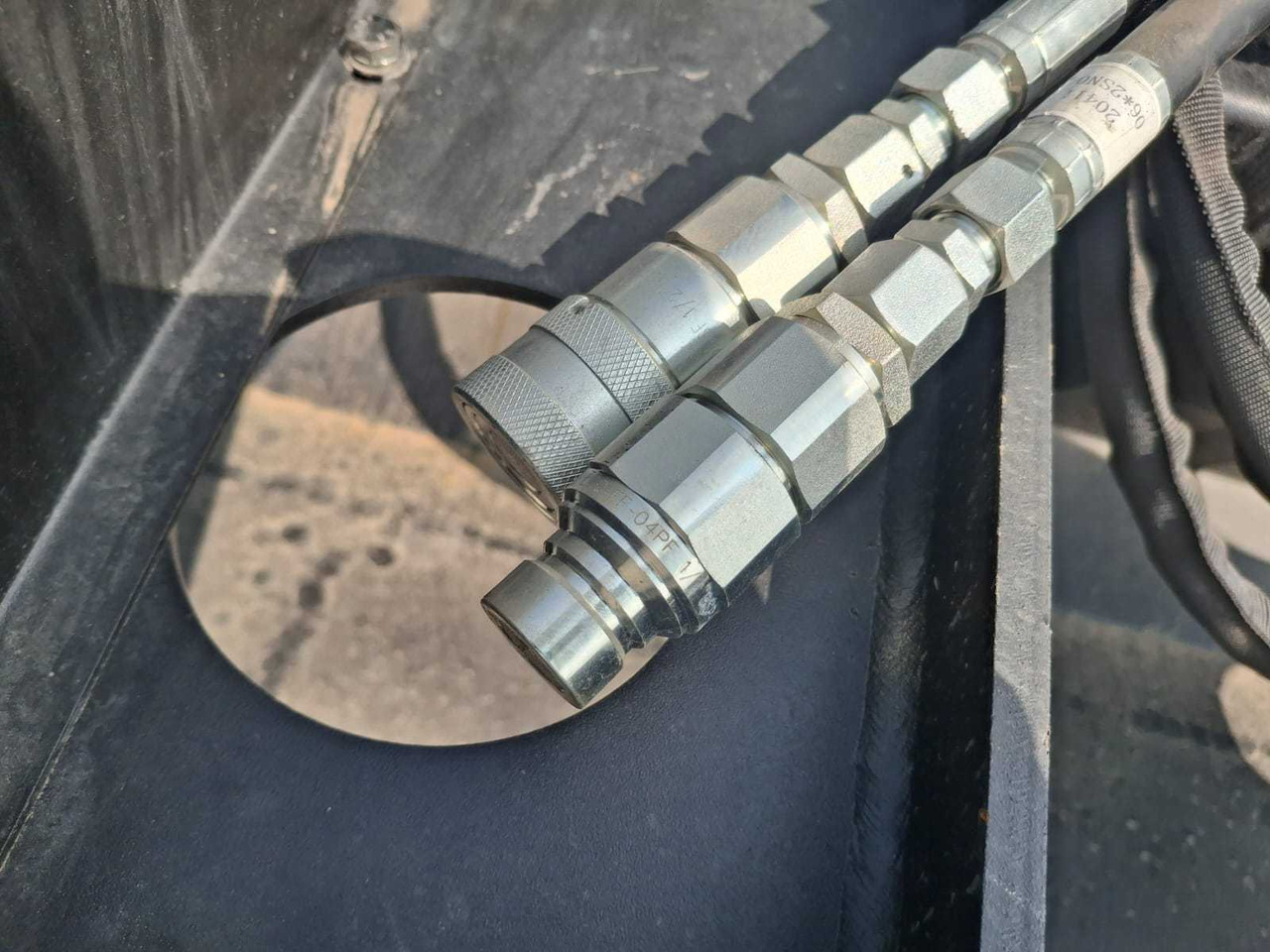 Rhino-cross 72 inch grapple Bucket - Maquina para lavrar a terra: foto 5 Rhino-cross 72 inch grapple Bucket - Maquina para lavrar a terra: foto 5