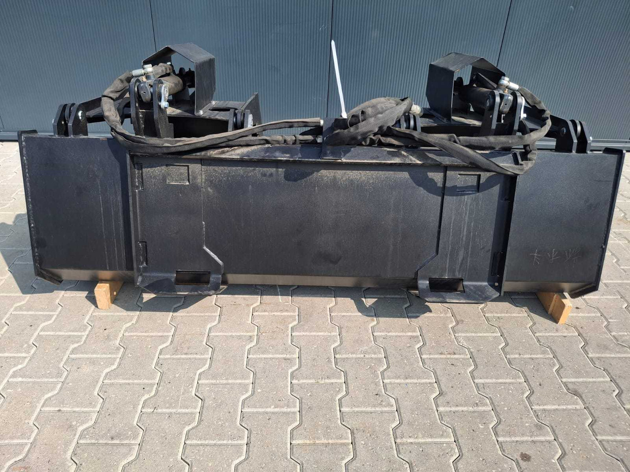 Rhino-cross 72 inch grapple Bucket - Maquina para lavrar a terra: foto 4 Rhino-cross 72 inch grapple Bucket - Maquina para lavrar a terra: foto 4