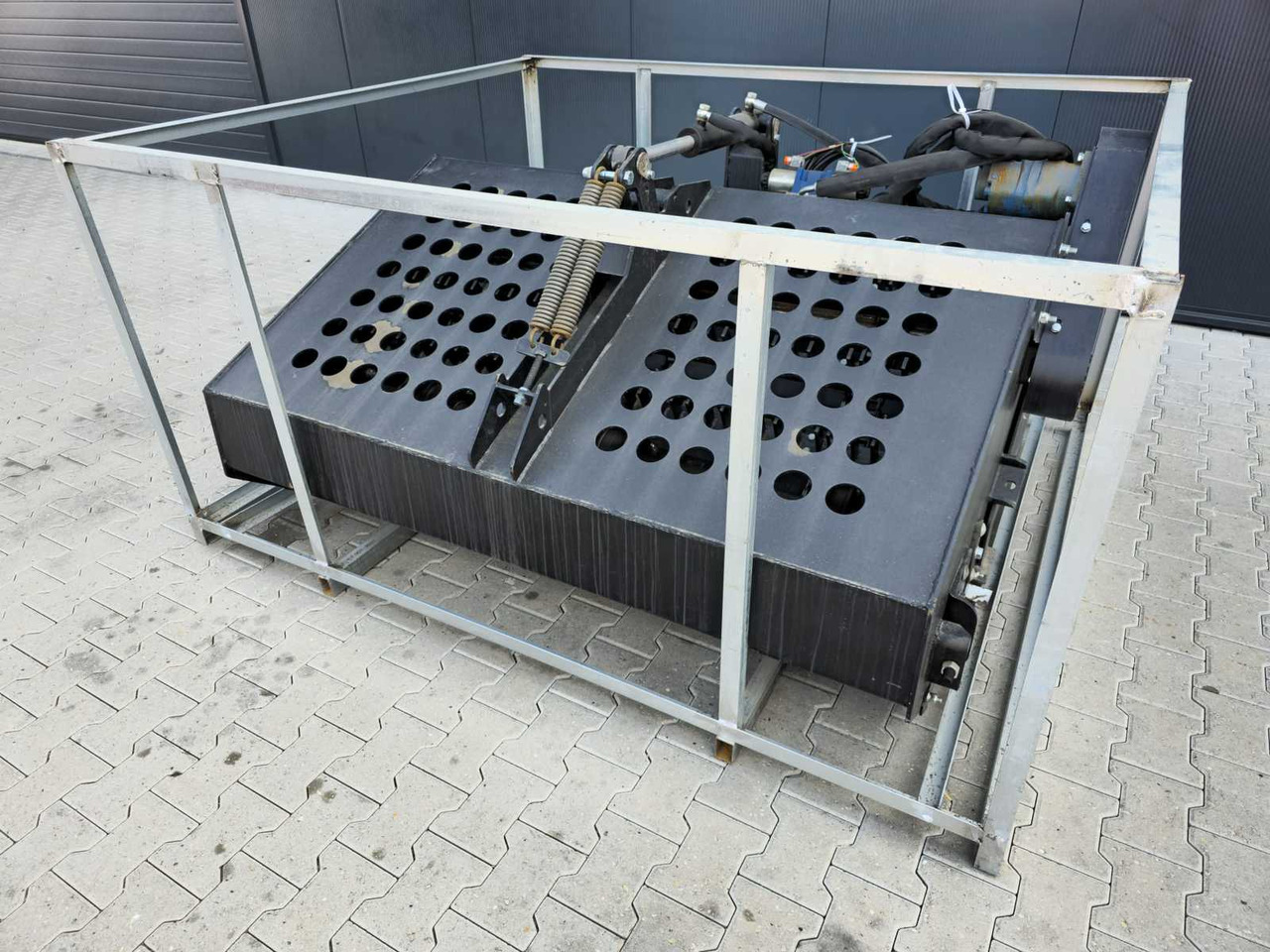 Rhino-cross Landscape rake - Maquina para lavrar a terra: foto 1 Rhino-cross Landscape rake - Maquina para lavrar a terra: foto 1