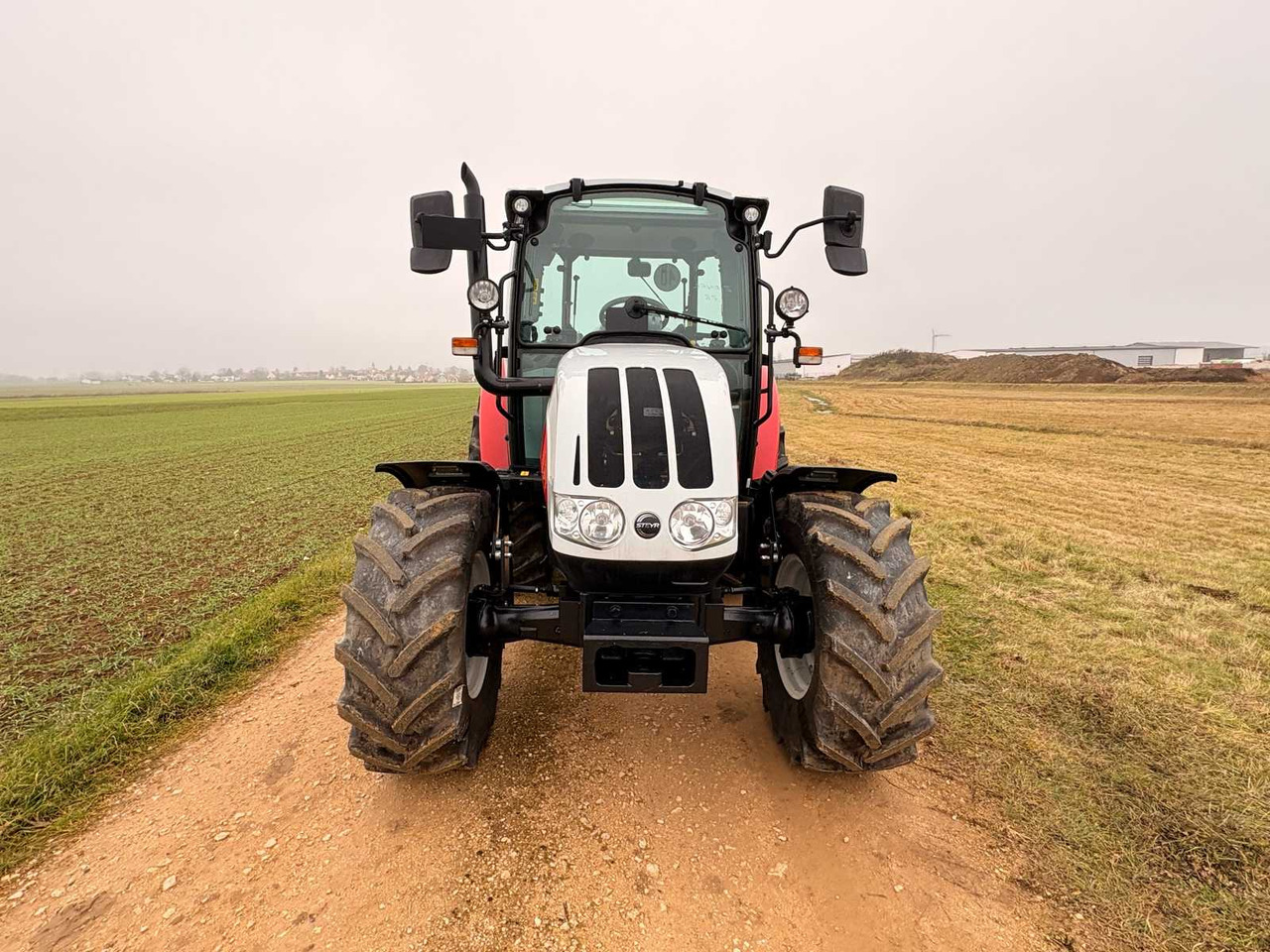 STEYR 4065 S - COMPACT ALL-WHEEL DRIVE TRACTOR (2022) - Trator: foto 2 STEYR 4065 S - COMPACT ALL-WHEEL DRIVE TRACTOR (2022) - Trator: foto 2