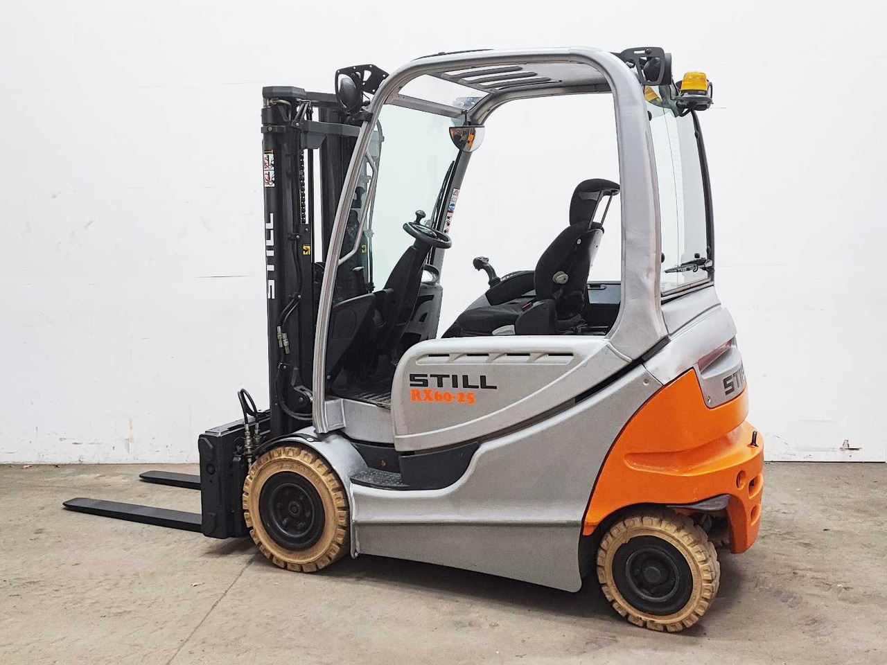 STILL - 2014 - RX60-25 - FORKLIFT WITH FORK SPREADER - Empilhadeira: foto 1 STILL - 2014 - RX60-25 - FORKLIFT WITH FORK SPREADER - Empilhadeira: foto 1
