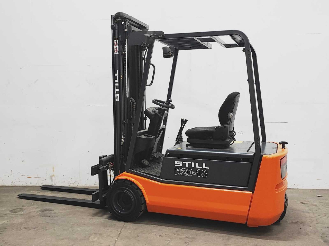 STILL - R20-18 - FORKLIFT TRUCK - 2004 - Empilhadeira: foto 1 STILL - R20-18 - FORKLIFT TRUCK - 2004 - Empilhadeira: foto 1