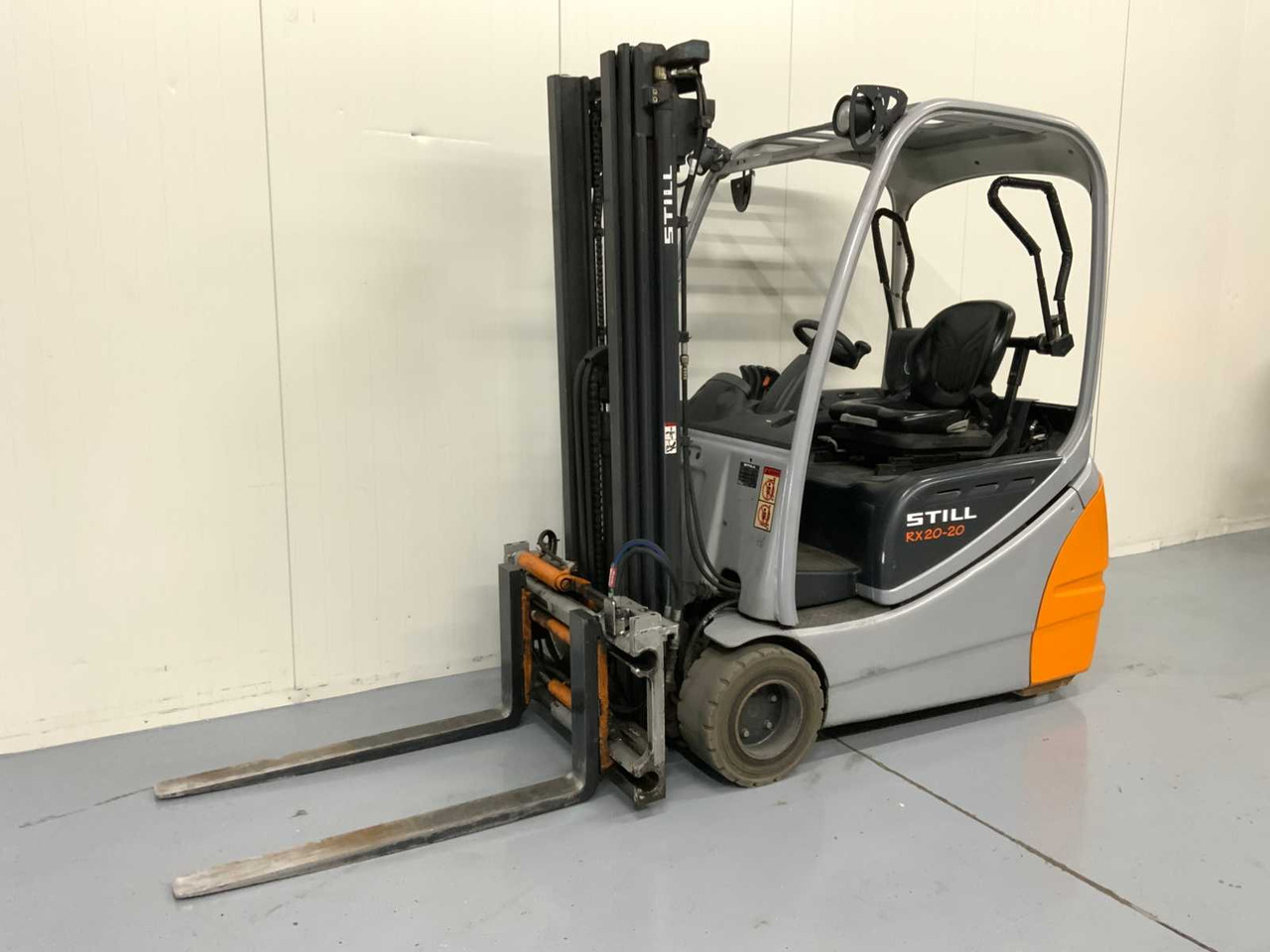STILL RX20-20 - 4.7M TRIPLEX, FREE-LIFT, SIDE-SHIFT, FORK POSITIONER - FORKLIFT - Empilhadeira: foto 1 STILL RX20-20 - 4.7M TRIPLEX, FREE-LIFT, SIDE-SHIFT, FORK POSITIONER - FORKLIFT - Empilhadeira: foto 1
