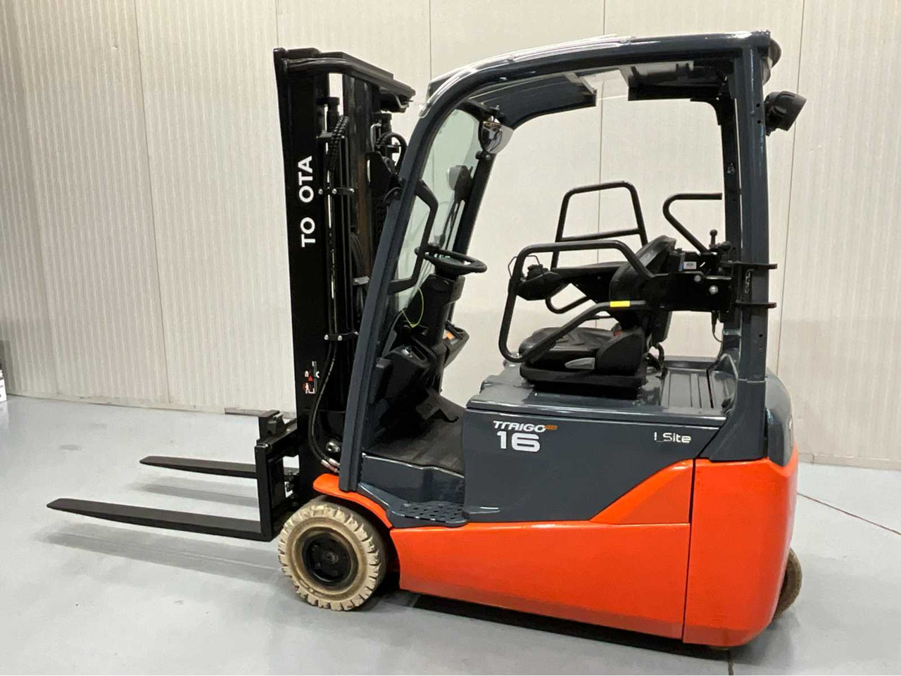 TOYOTA - 2018 - 8FBE16T - FORKLIFT, FREELIFT, SIDE SHIFT - PLASTIC ROOF - 4TH FUNCTION - Empilhadeira: foto 4 TOYOTA - 2018 - 8FBE16T - FORKLIFT, FREELIFT, SIDE SHIFT - PLASTIC ROOF - 4TH FUNCTION - Empilhadeira: foto 4