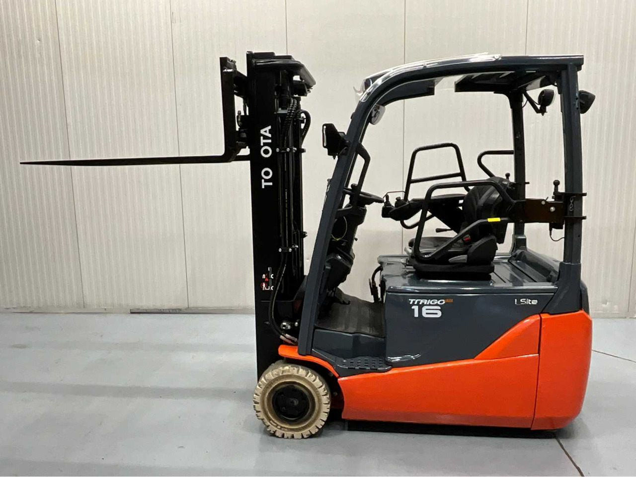 TOYOTA - 2018 - 8FBE16T - FORKLIFT, FREELIFT, SIDE SHIFT - PLASTIC ROOF - 4TH FUNCTION - Empilhadeira: foto 2 TOYOTA - 2018 - 8FBE16T - FORKLIFT, FREELIFT, SIDE SHIFT - PLASTIC ROOF - 4TH FUNCTION - Empilhadeira: foto 2