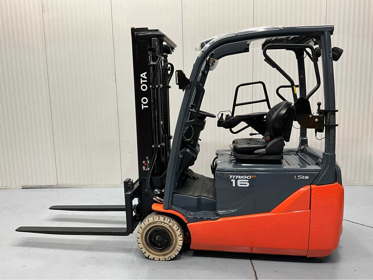 TOYOTA - 2018 - 8FBE16T - FORKLIFT, FREELIFT, SIDE SHIFT - PLASTIC ROOF - 4TH FUNCTION - Empilhadeira: foto 1 TOYOTA - 2018 - 8FBE16T - FORKLIFT, FREELIFT, SIDE SHIFT - PLASTIC ROOF - 4TH FUNCTION - Empilhadeira: foto 1