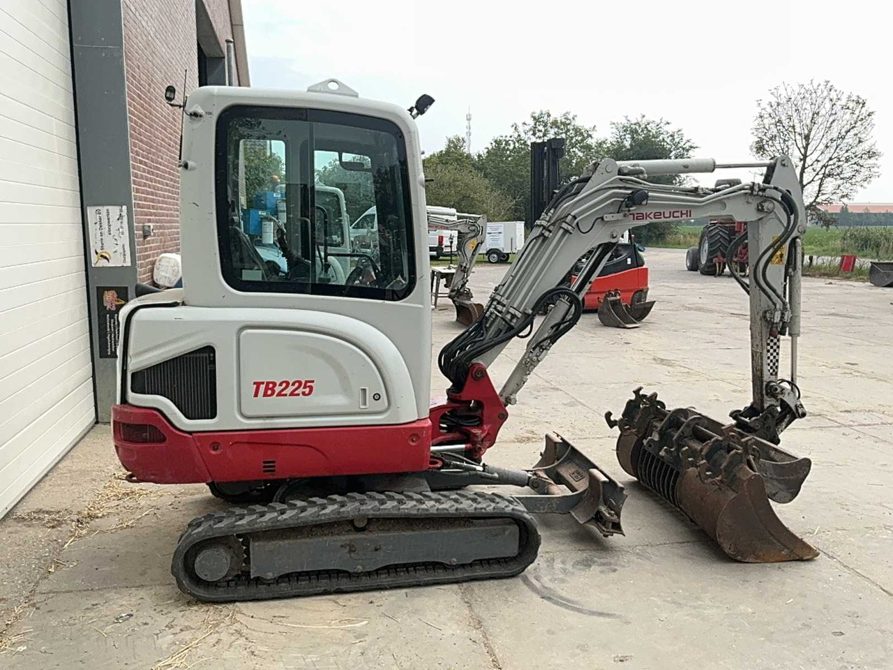 Takeuchi TB 225 - Mini escavadeira: foto 3 Takeuchi TB 225 - Mini escavadeira: foto 3