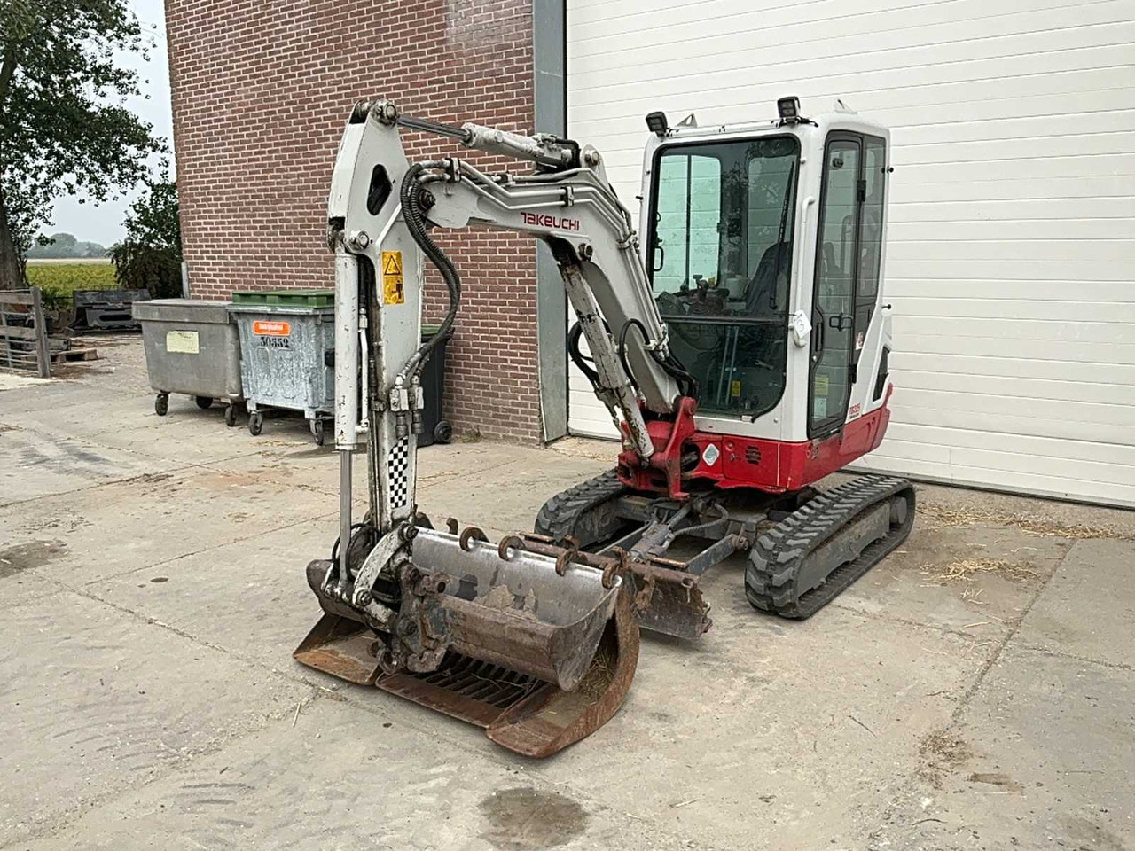 Takeuchi TB 225 - Mini escavadeira: foto 1 Takeuchi TB 225 - Mini escavadeira: foto 1