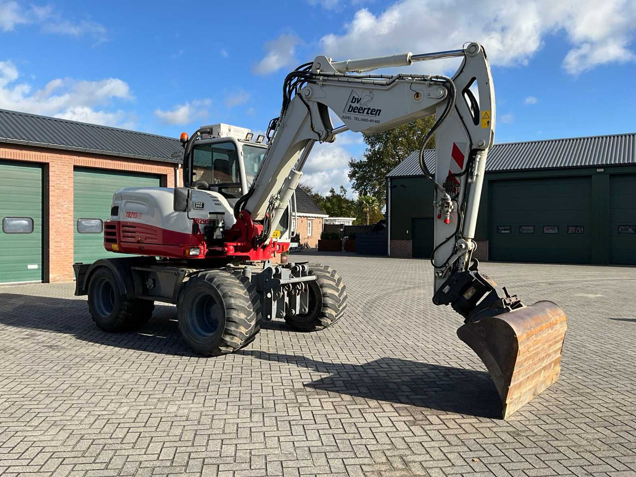 Takeuchi TB295W - Escavadeira de rodas: foto 2 Takeuchi TB295W - Escavadeira de rodas: foto 2
