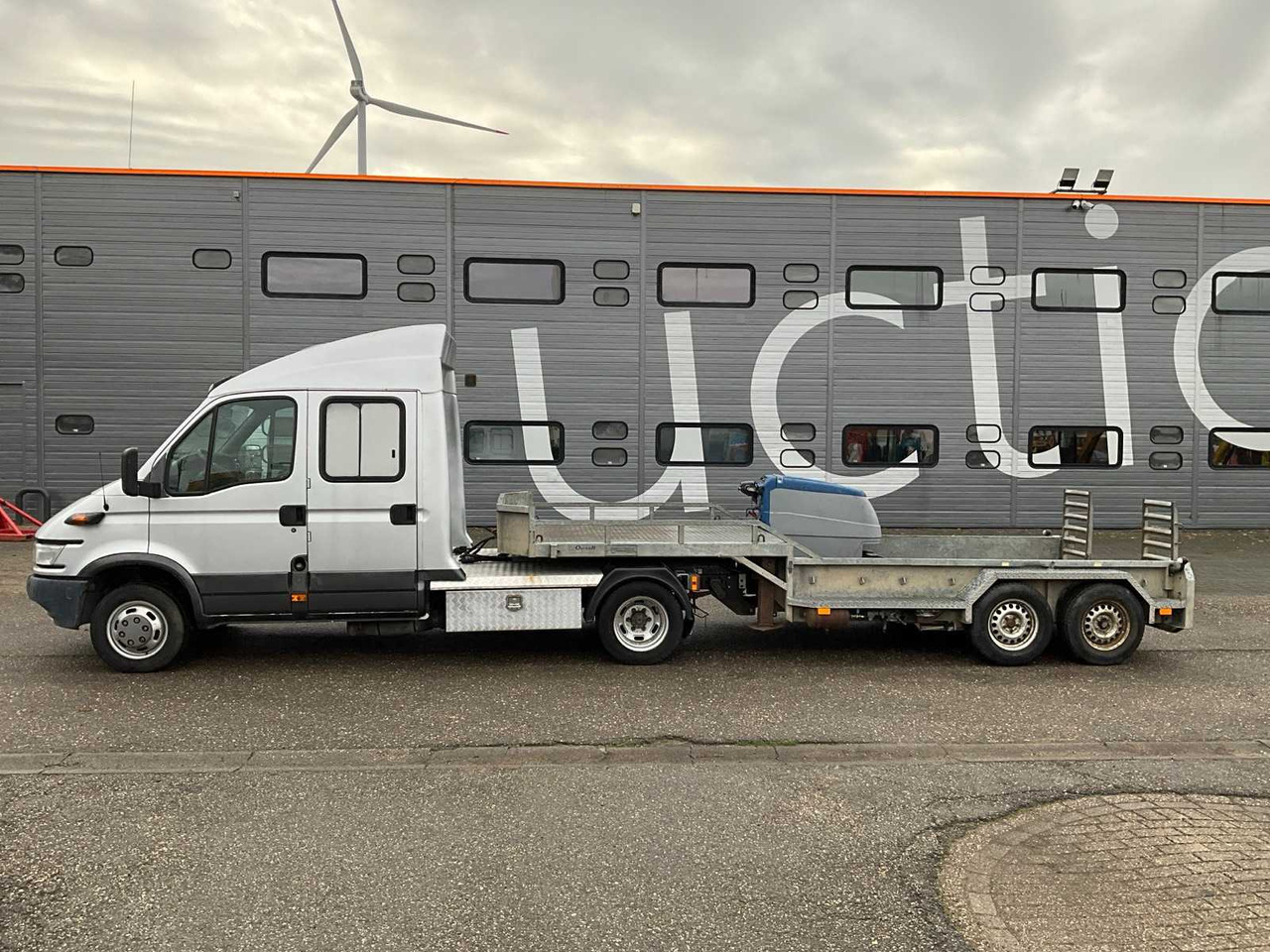 2004 IVECO DAILY 40C BE-COMBINATION WITH VELDHUIZEN COCKPIT TRAILER - Veículo comercial: foto 2 2004 IVECO DAILY 40C BE-COMBINATION WITH VELDHUIZEN COCKPIT TRAILER - Veículo comercial: foto 2